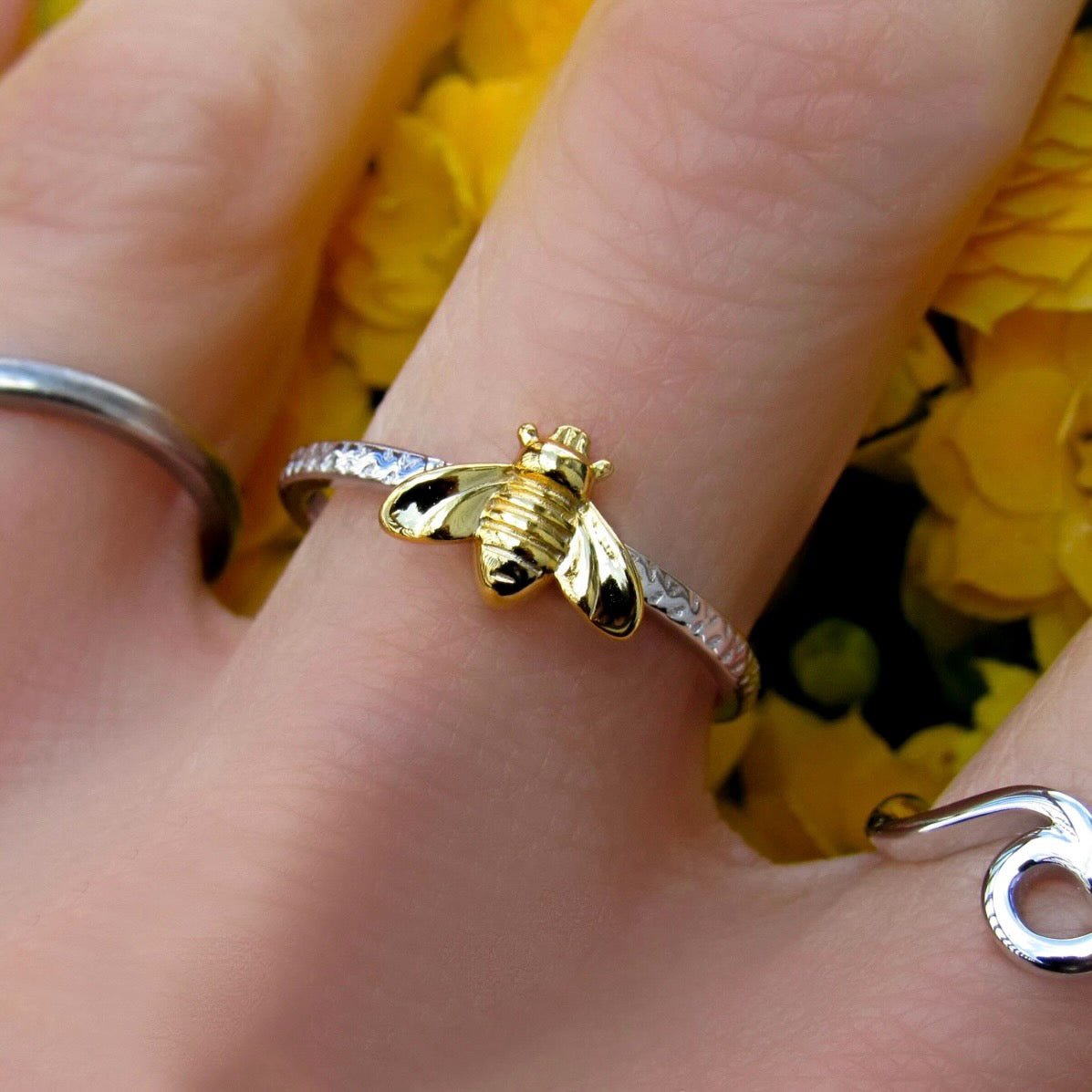 18k Gold Dainty Bee Ring - ASPENS JEWELERS