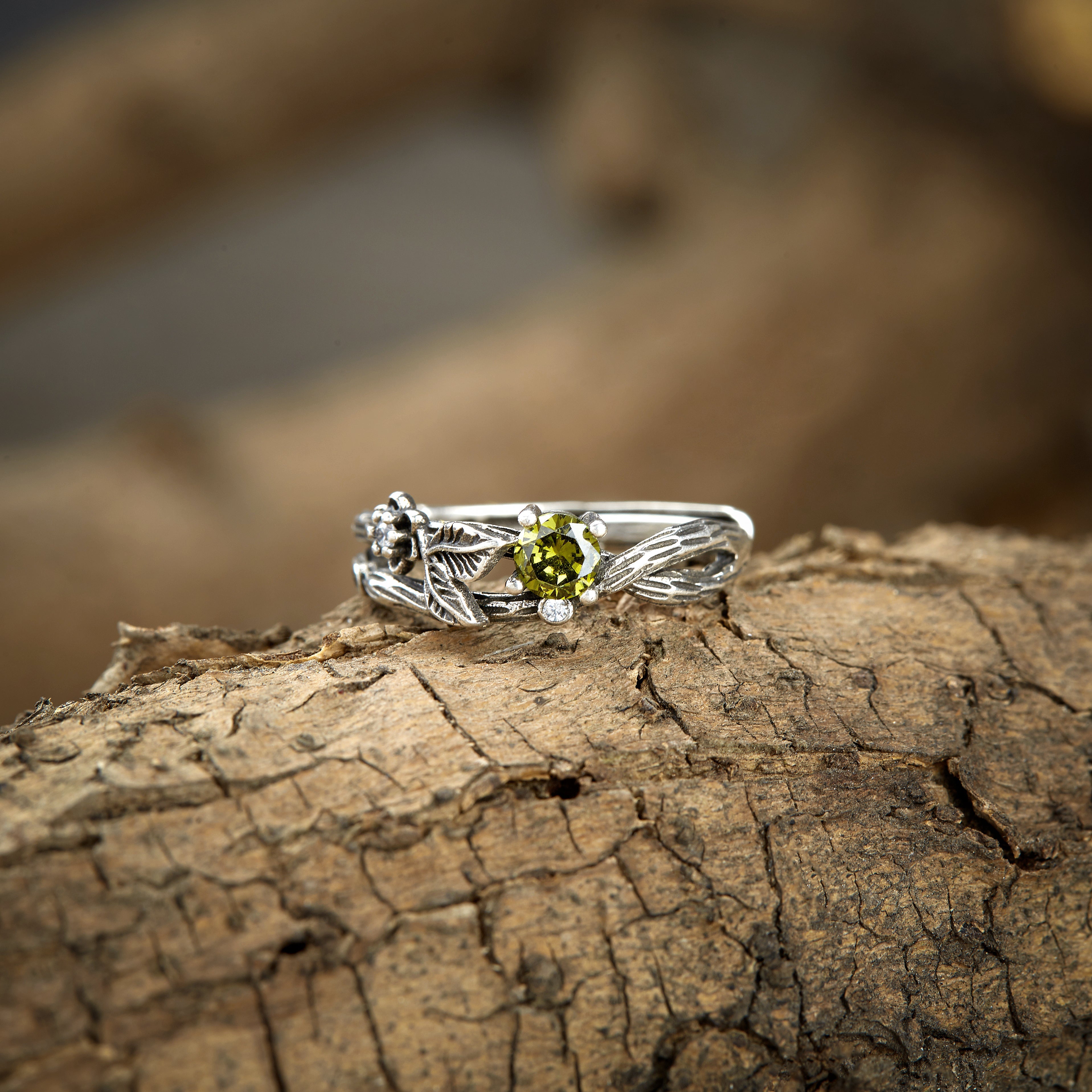 Dainty Emerald Ring - ASPENS JEWELERS